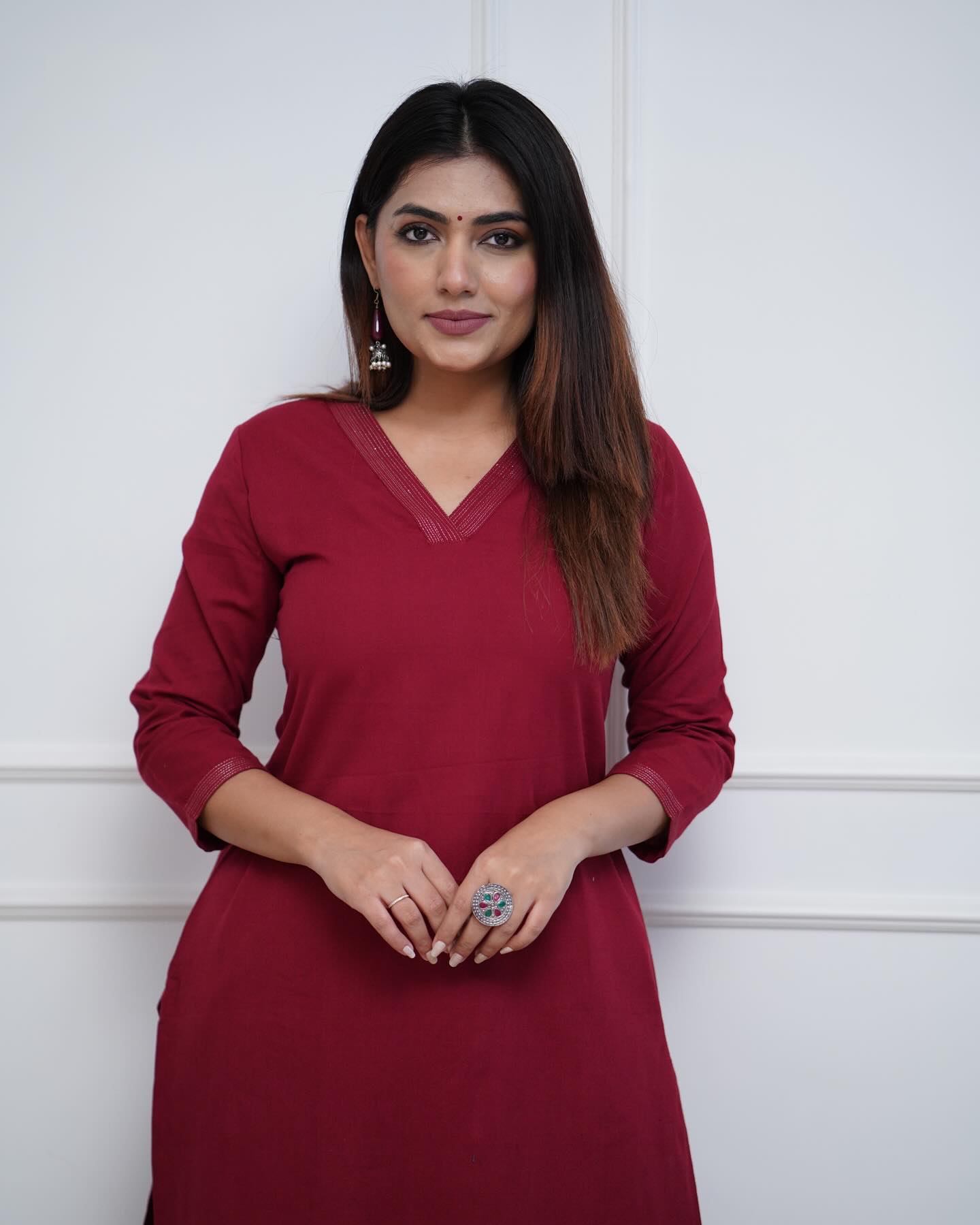 Maroon Kurta Set with V-Neck Design