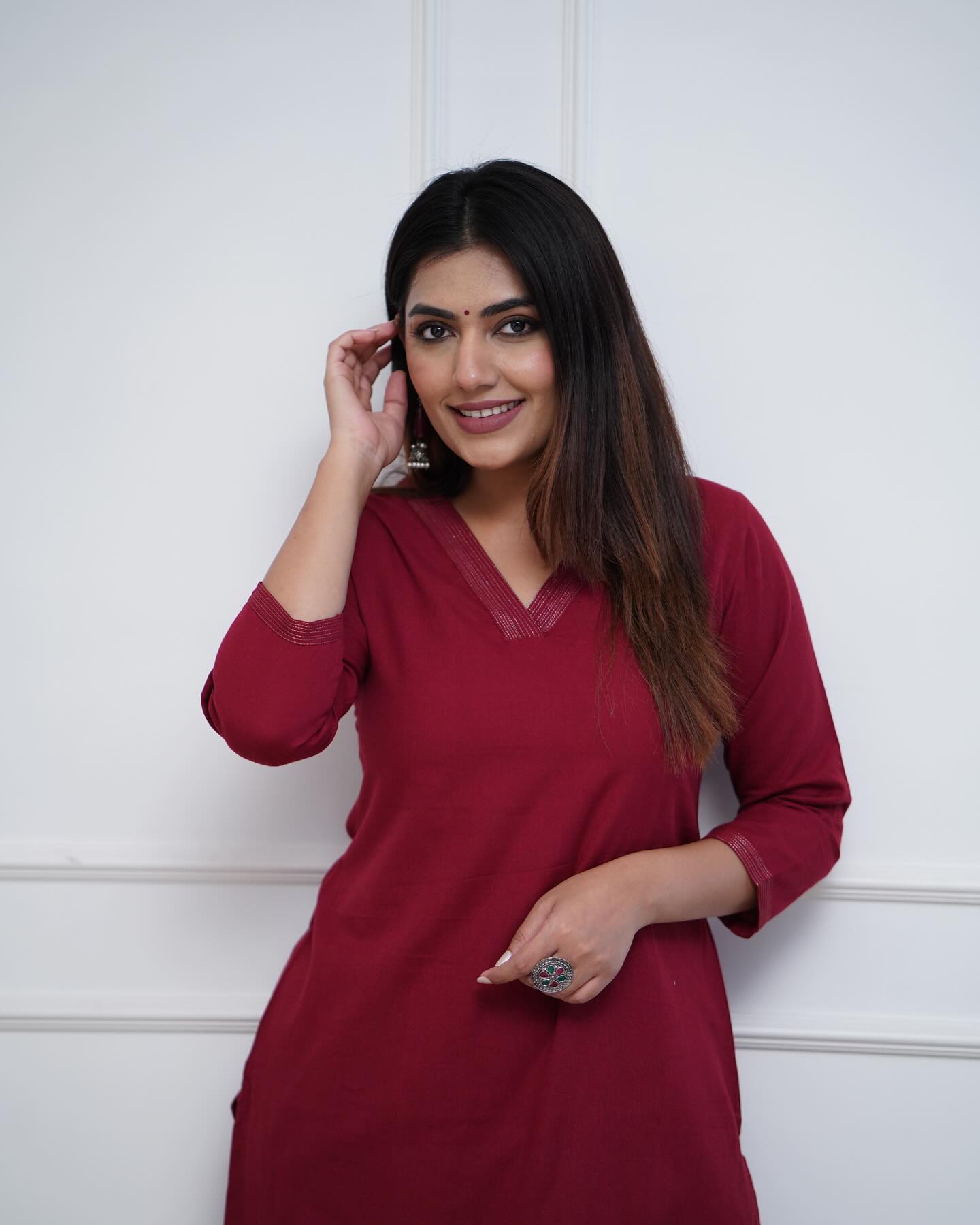 Maroon Kurta Set with V-Neck Design