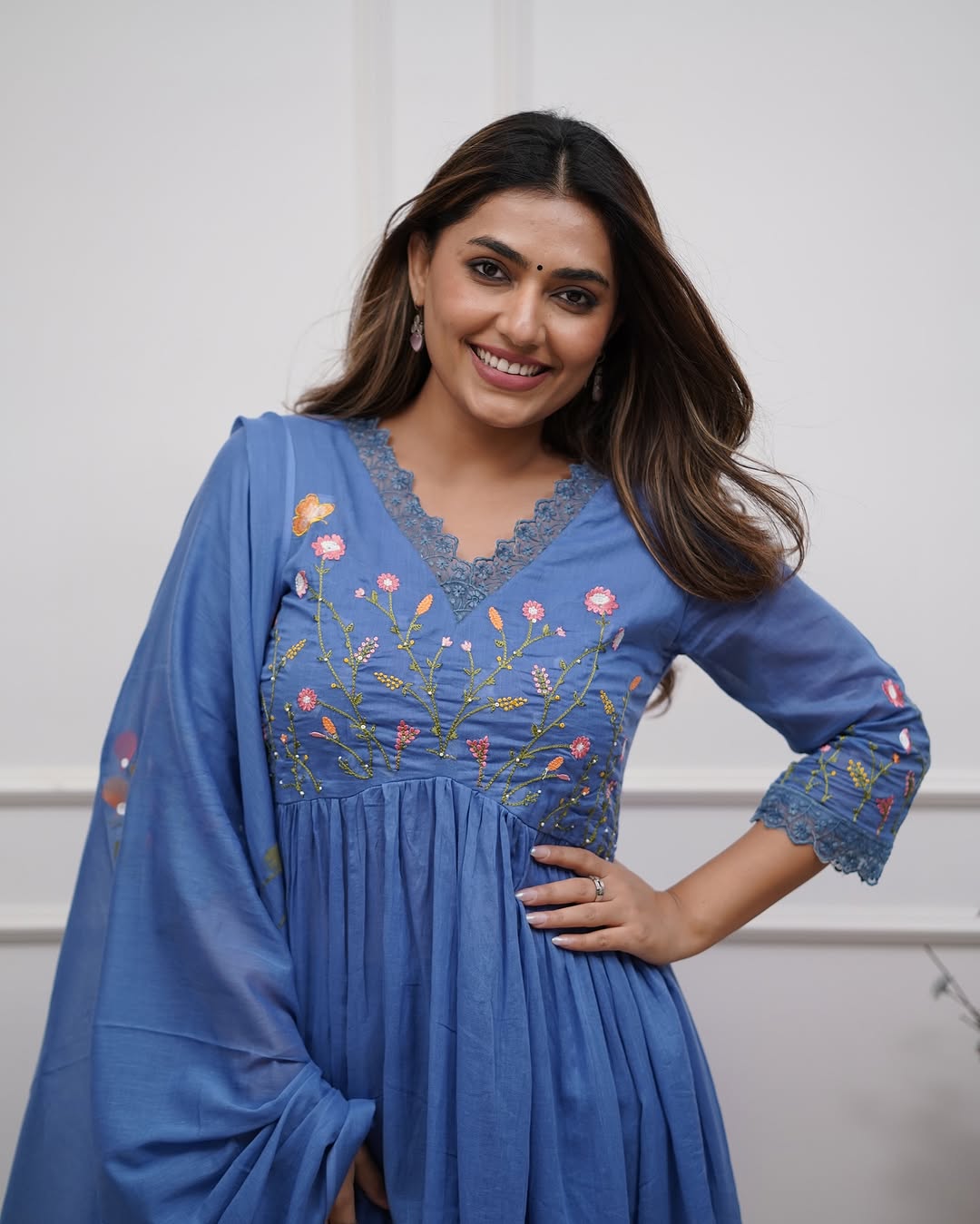 Royal Blue Elegant Embroidered Kurta Set with Floral Dupatta