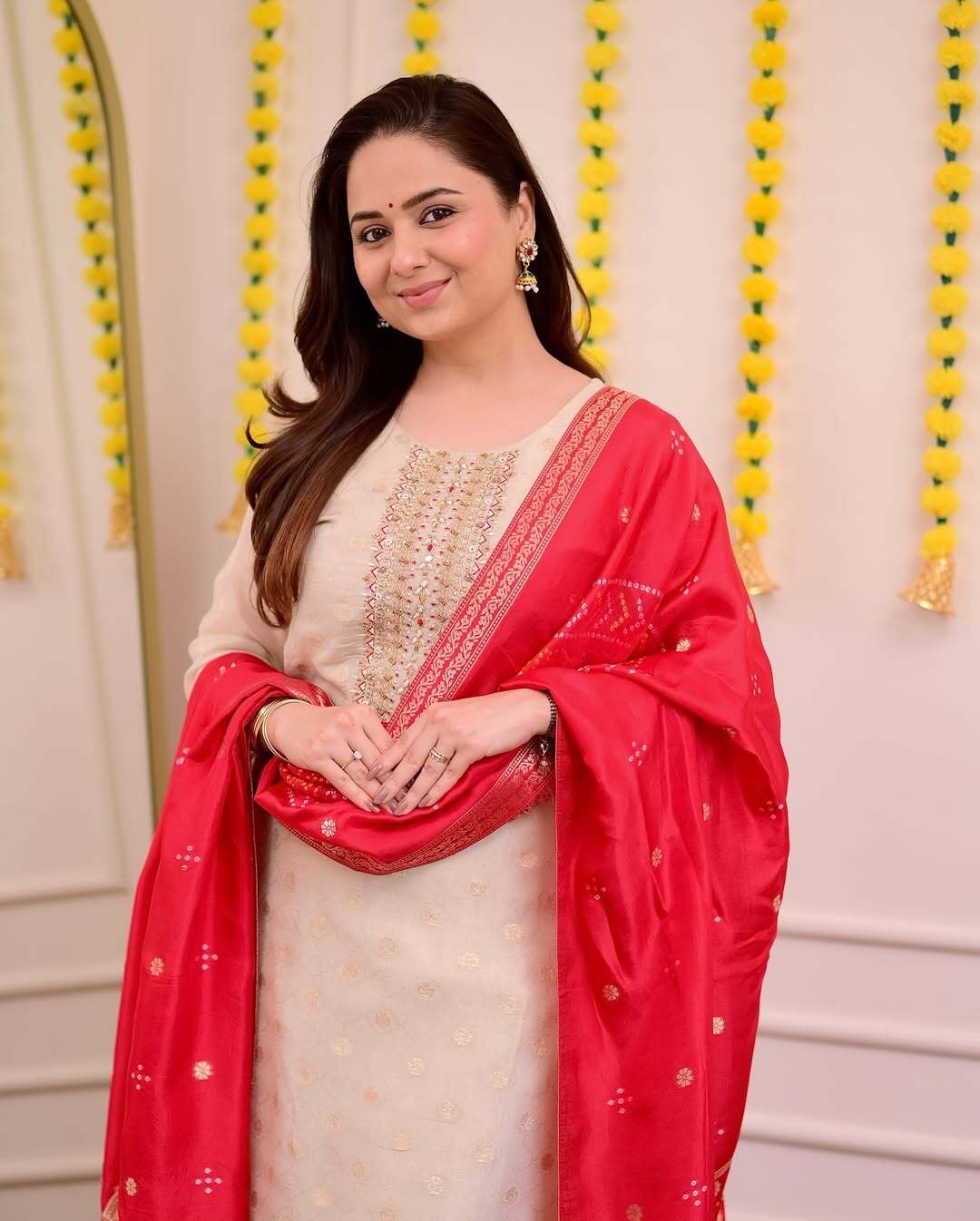 Graceful Ivory Embroidered Kurta Set with Vibrant Red Bandhani Dupatta