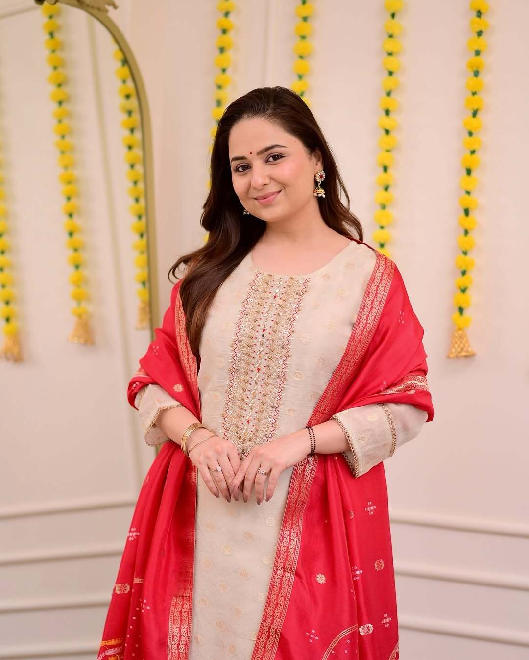 Graceful Ivory Embroidered Kurta Set with Vibrant Red Bandhani Dupatta